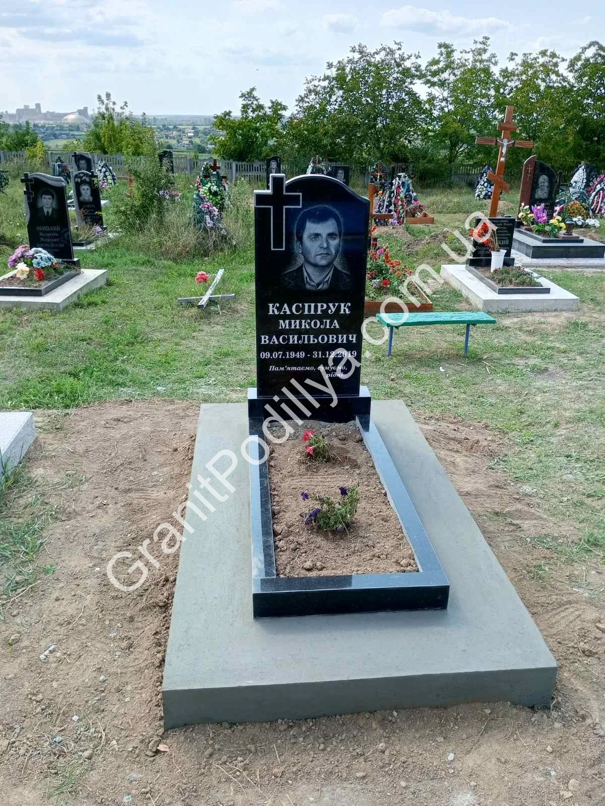 Одинарний пам'ятник з граніту - Кам'янець-Подільський | GranitPodillya